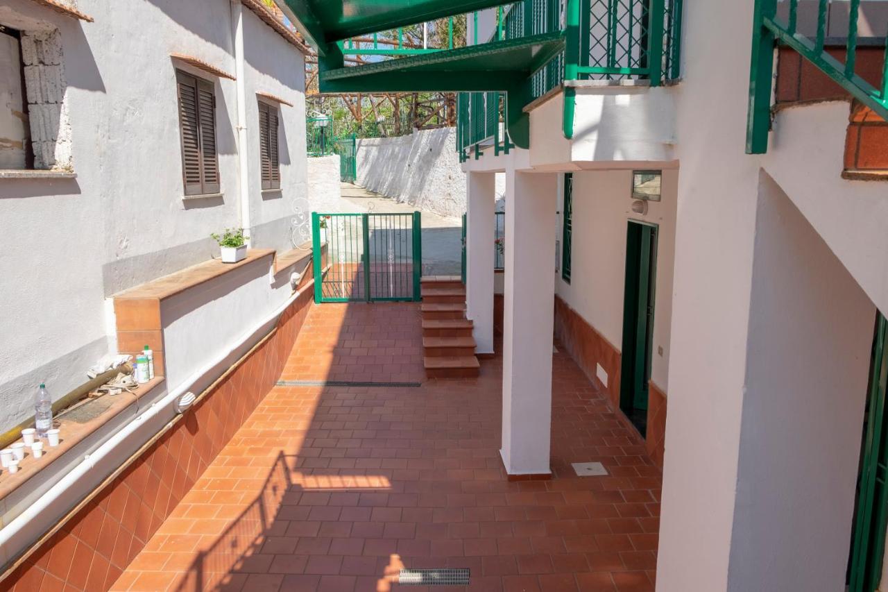 B&B Casa Vacanza Cioffi Vico Equense Bagian luar foto